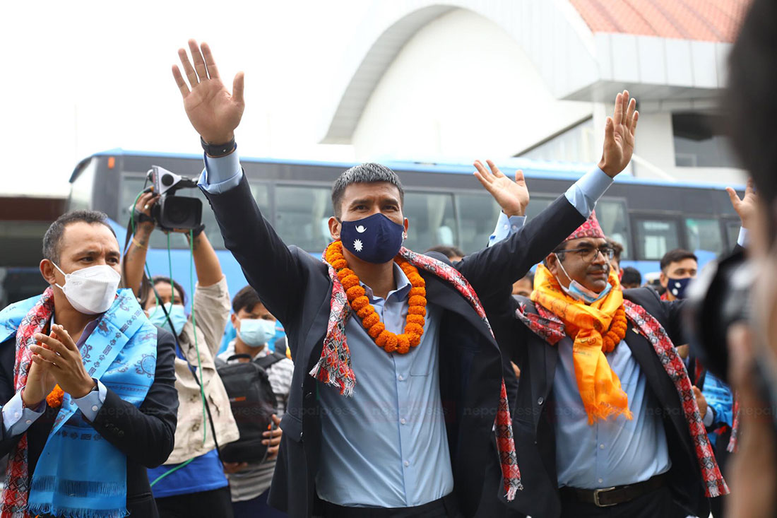नेपाली फुटबल टोली स्वदेश फर्कियो, स्वागत गर्न खेलकुदमन्त्री विमानस्थलमा
