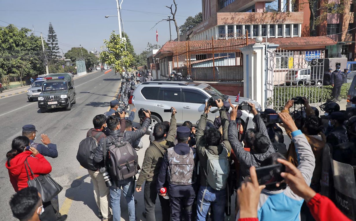 नेपाल बारको आन्दोलनका बीच प्रधानन्यायाधीश दोस्रो गेटबाट अदालत छिरे