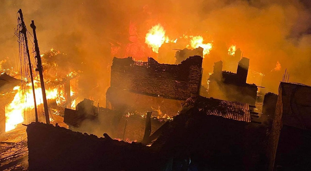 मुगुको सदरमुकाममा भीषण आगलागी, २१ घर जलेर नष्ट