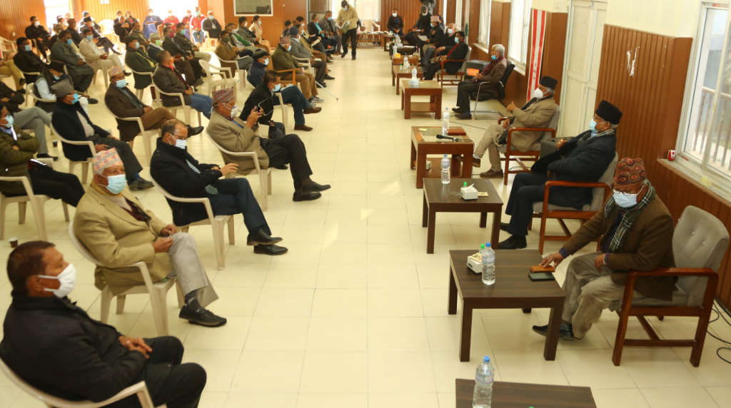 कांग्रेस केन्द्रीय समिति बैठकः देउवालाई धन्यवादको ओईरो, खाणको बचाउ