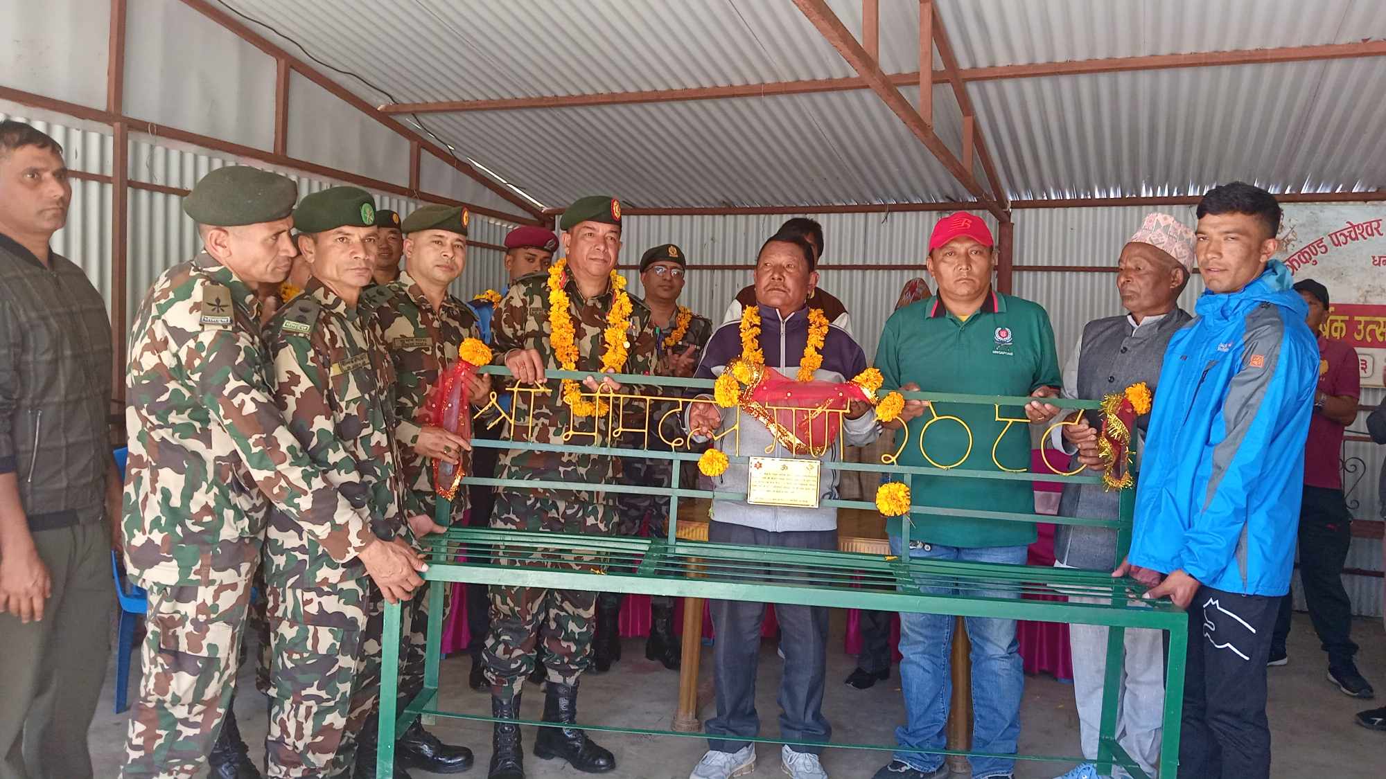 सेनाले दियो धनकुटाको पञ्चेश्वर मन्दिरलाई फलैचा वेन्च