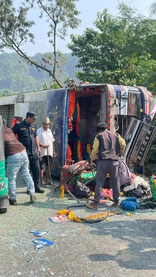 अवलोकन भ्रमणमा आएका ३ वटा बस धरानमा दुर्घटना, २१ जना घाईते