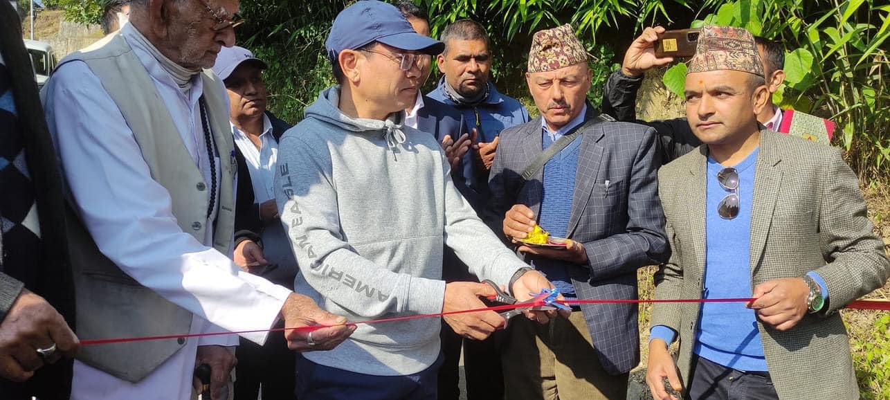 सूर्याेदयको प्रत्येक वडाका बाह्र महिना चल्ने सडकलाई कालोपत्रे गरिदैँ