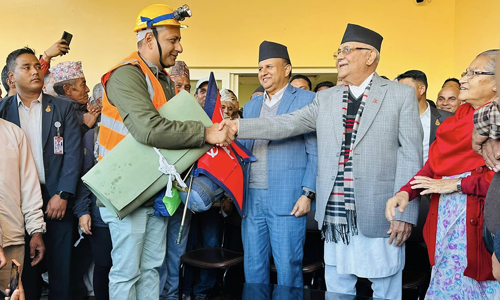 भूकम्प प्रभावितहरूको पुननिर्माणमा सहयोग गर्न एमालेको स्वयंसेवक टोली कर्णालीतर्फ