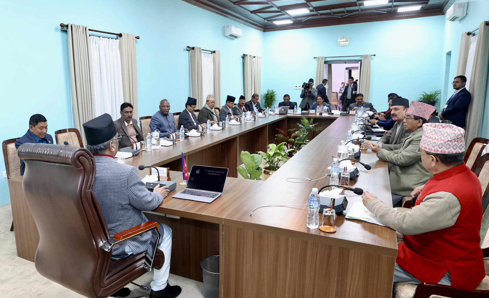 प्रधानमन्त्री कार्यालयका ६८ वटा दरबन्दी कटौती गर्ने निर्णय