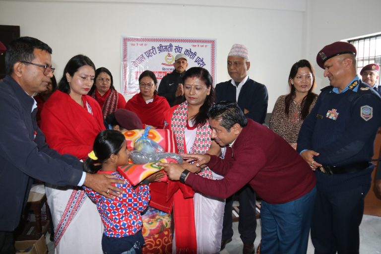 नेपाल प्रहरी श्रीमती संघ कोशी प्रदेशद्वरा दमकमा फरक क्षमता भएका बिद्यार्थीहरुलाई न्यानो कपडा तथा फलफुल बितरण