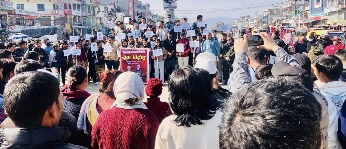 मृत्यु भएकालाई सहिद घोषणा गर्नुपर्छ भन्दै वीरेन्द्रनगरमा आन्दोलन