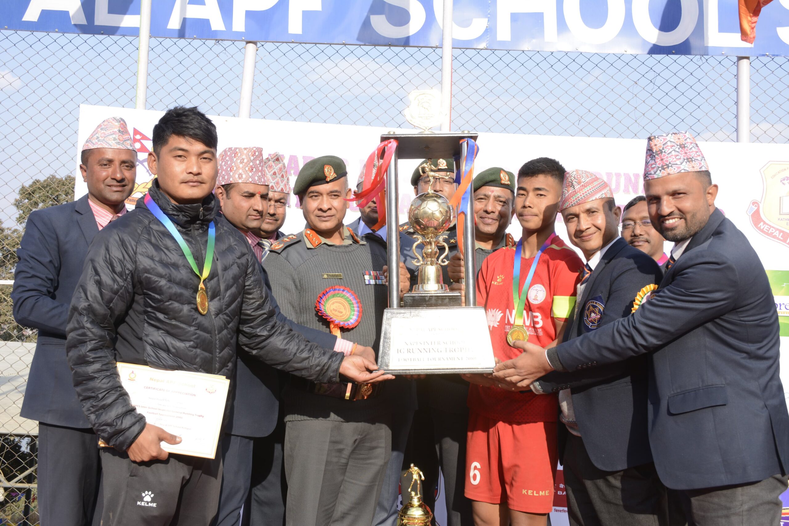 प्रथम सशस्त्र प्रहरी महानिरीक्षक रनिङ ट्रफी फुटबल प्रतियोगिताको उपाधि नेपाल पुलिस स्कुललाई
