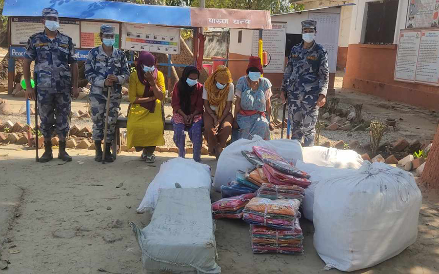 कैलालीमा साढे १८ लाख बढीको अवैध सामान बरामद
