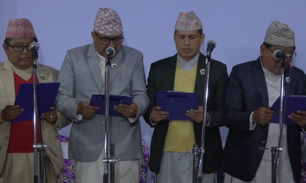 कोशीका नवनियुक्त मन्त्रीहरुले लिए शपथ