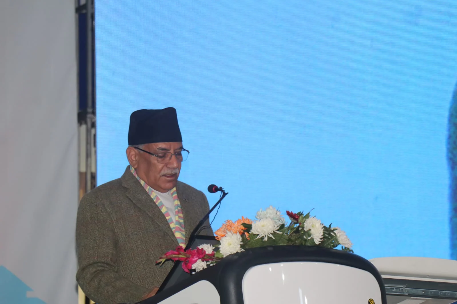 उच्च शिक्षा आर्जनका लागि हुने ‘आर्थिक बहाव’ रोक्न प्रधानमन्त्रीको ध्यानाकर्षण