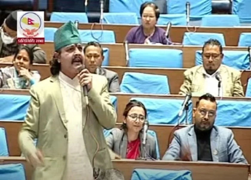 कृषि मन्त्री निन्द्रामा छन् उनलाई ब्युँझाउन किसानका पशु चौपाया सिंहदरबारमा हुल्नुपर्छ