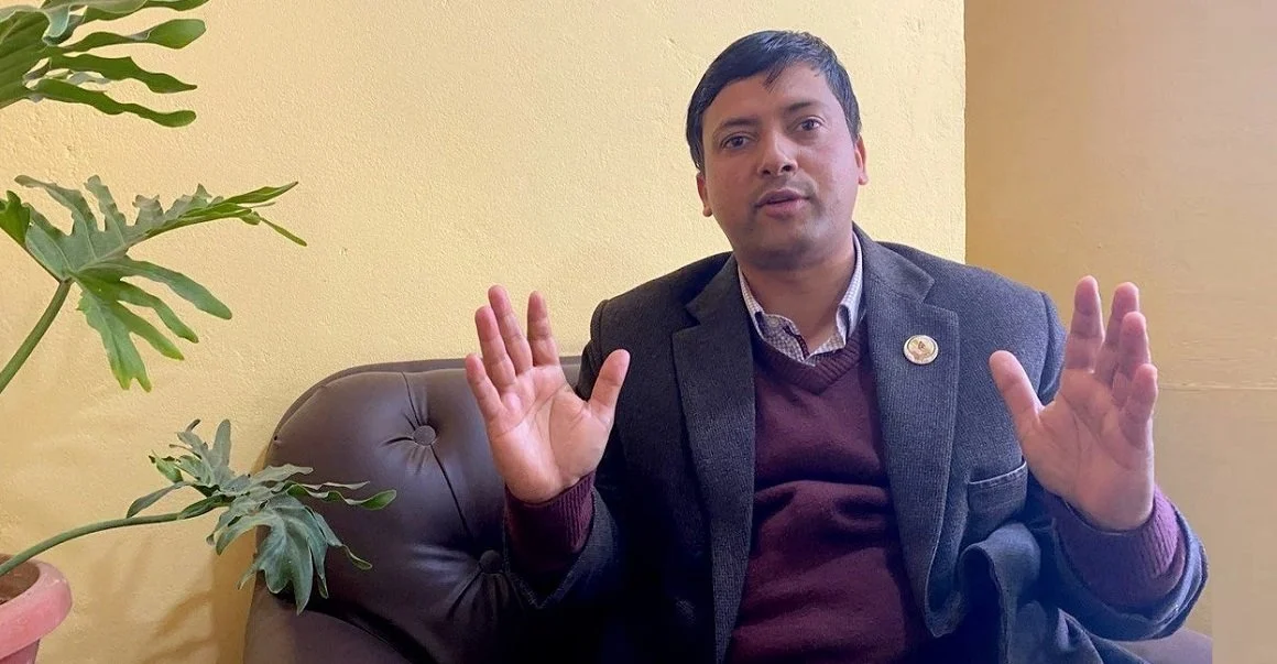 २४ घण्टाको समयभित्र प्रकाश ज्वालालाई बर्खास्त नगराए संसद अबरुद्ध गर्ने धम्की
