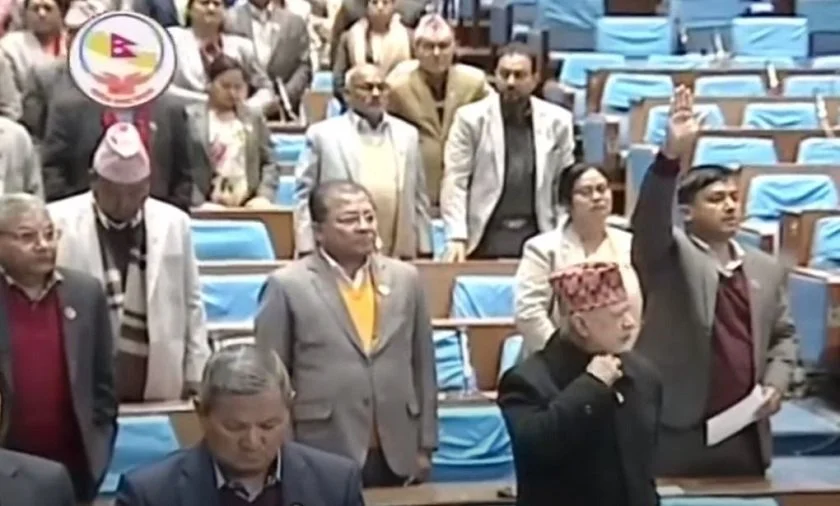 मन्त्रीहरूको बर्खास्त माग गर्दै एमाले सांसदहरूद्वारा प्रतिनिधिसभा बैठक अवरोध