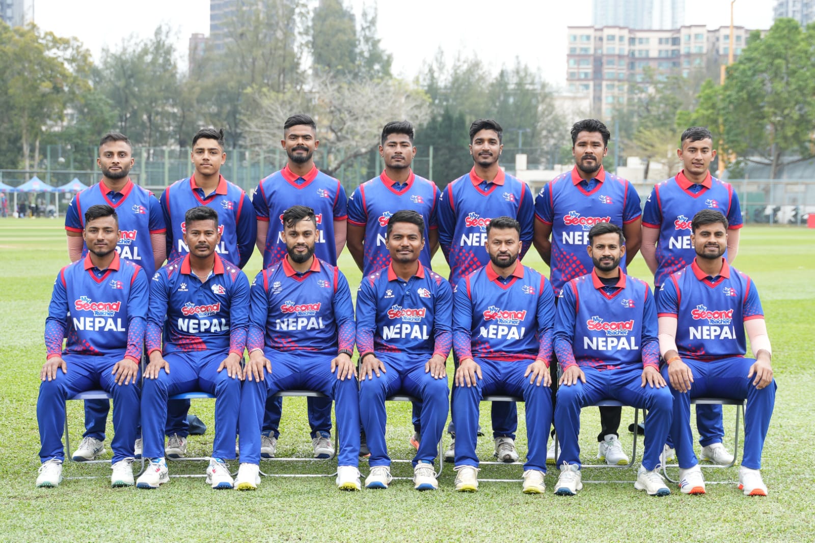 त्रिदेशीय ट्वान्टी–२० शृङ्खलाको फाइनलमा नेपाल पीएनजी विरुद्ध फिल्डिङ गर्दै