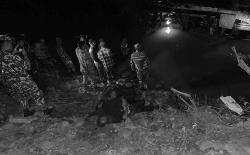धादिङमा भएको बस दुर्घटनामा मृत्यु हुनेको संख्या ६, ३७ जनालाई उद्धार