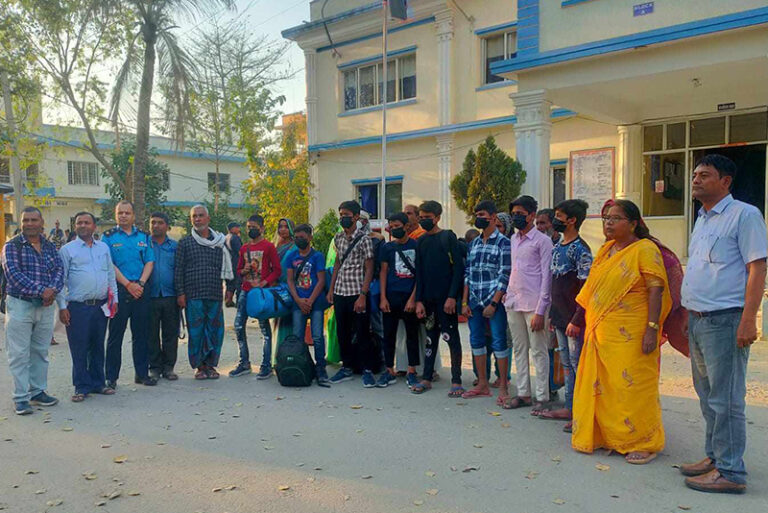 भारतको मुम्बईमा काम गर्दै आएका आठ बालकको उद्धार