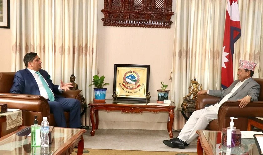 उपप्रधानमन्त्री श्रेष्ठ र पाकिस्तानी राजदूत हाश्मीबिच भेटवार्ता