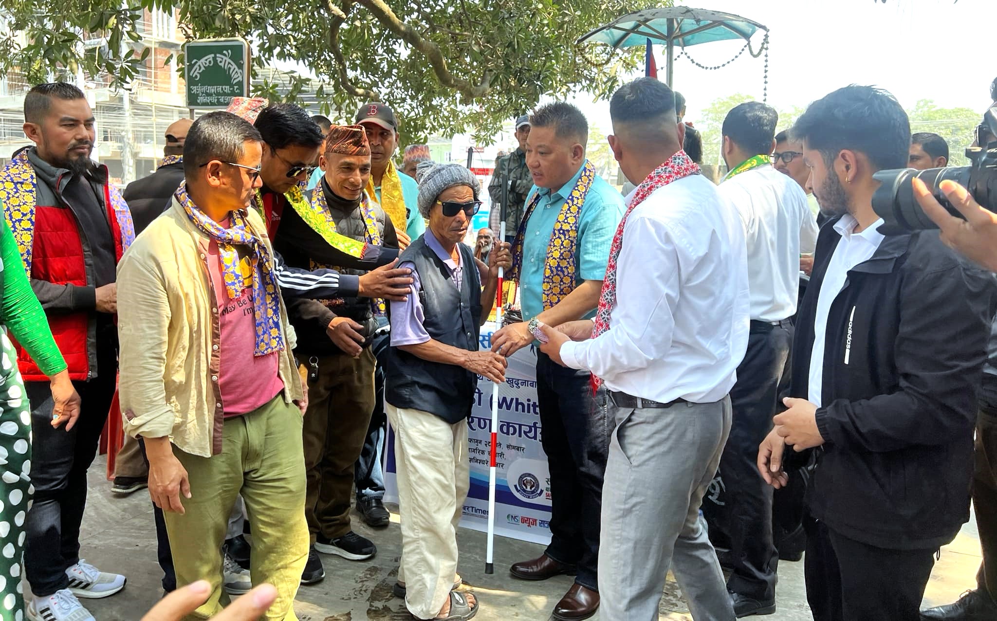 अर्जुनधारा नगर क्षेत्रका दृष्टिबिहीनहरुलाई सेतो छडी वितरण