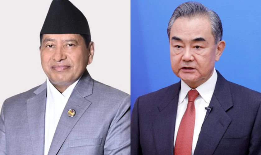 उपप्रधानमन्त्री नारायणकाजी श्रेष्ठले चिनियाँ विदेशीमन्त्री वाङ यीसँग भेटवार्ता गर्दै