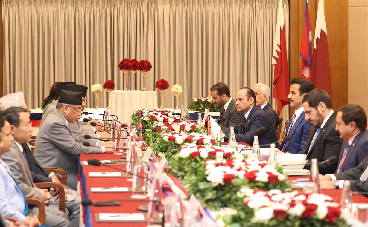 कतारका राजा अमिर र प्रधानमन्त्री प्रचण्डबीच भेटवार्ता