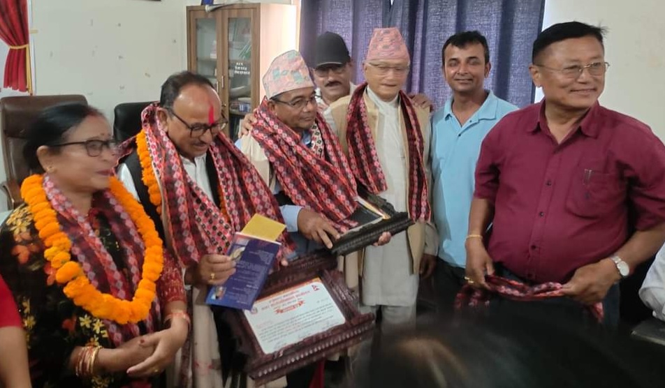 अर्जुनधाराका दुई जना स्रष्टालाई ‘दीर्घ साहित्य साधना सम्मान–२०८०’ प्रदान