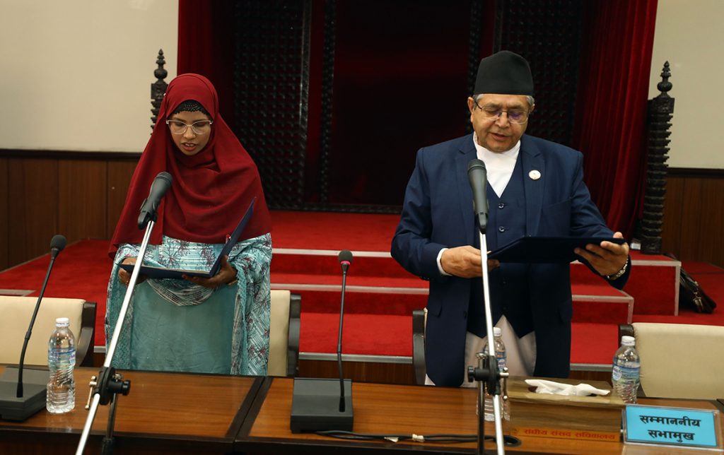 हसिना खानले लिइन् प्रतिनिधि सभा सदस्यको शपथ
