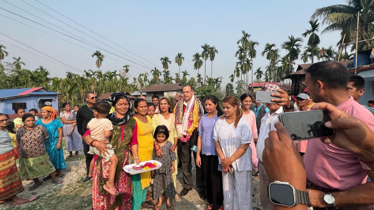 मदन भण्डारी राजमार्गको अनुगमन गर्दै पूर्व प्रधानमन्त्री झलनाथ खनाल