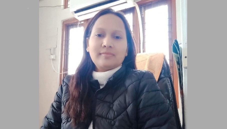 एक वर्षभित्र लोक सेवा आयोगका ७ परीक्षा उत्तीर्ण गरेकी दमककी मोबिना खातुन