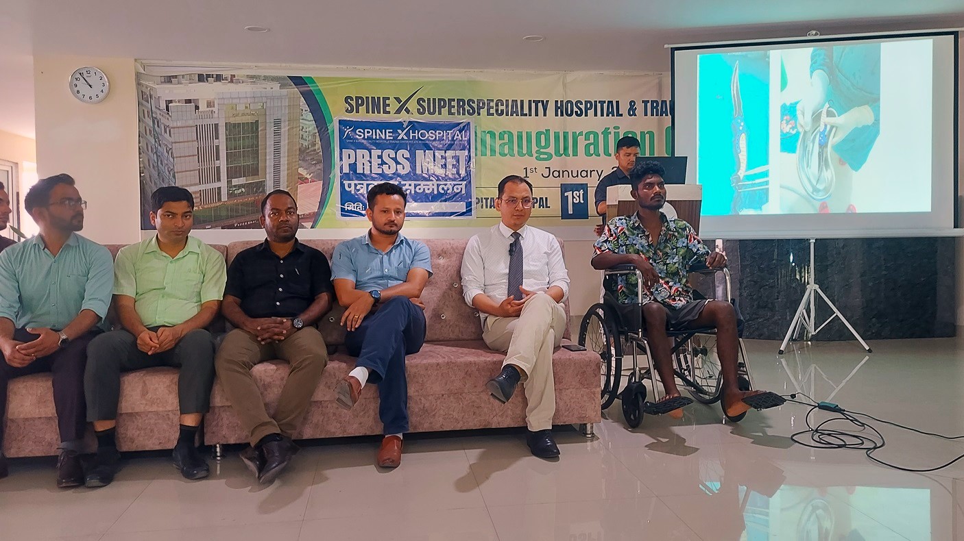 छुरा प्रहारबाट गम्भिर घाइते भएका बिर्तामोडका मुर्मुको सफल उपचार