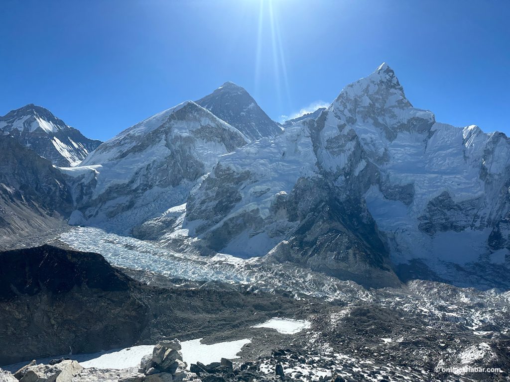 सगरमाथा आरोहण गर्नेबाट ५० करोड भन्दा बढी राजस्व सङ्कलन