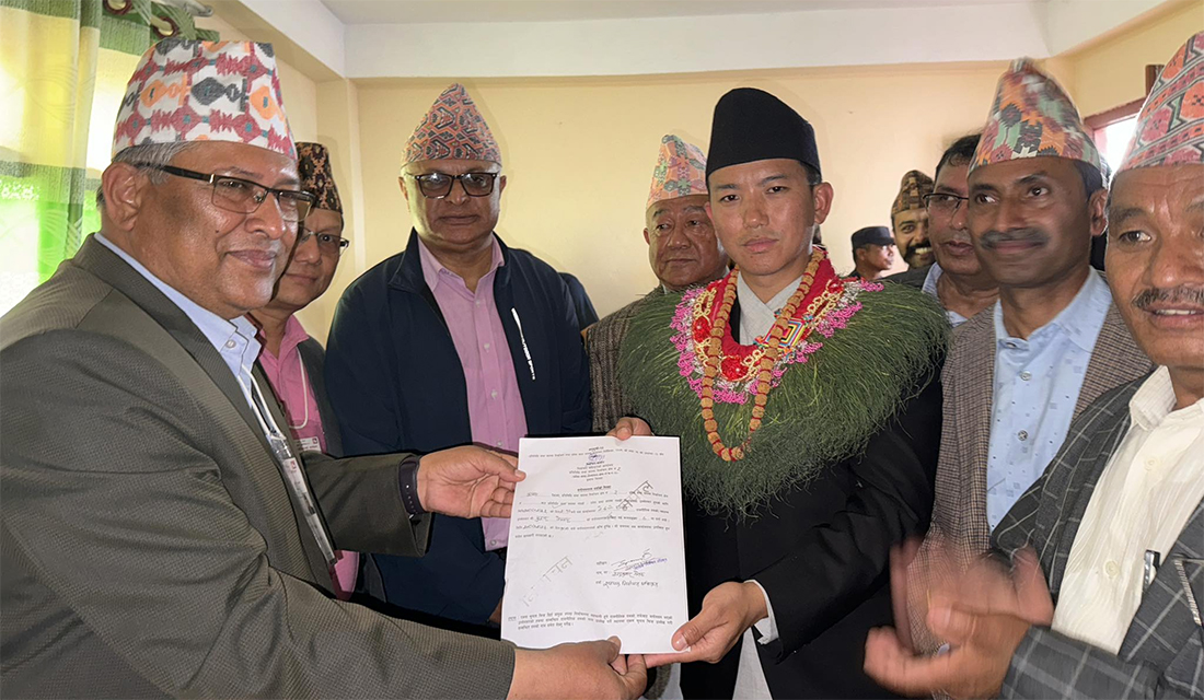 एमाले उम्मेदवार सुहाङ नेम्वाङले मनोनयन दर्ता गराए