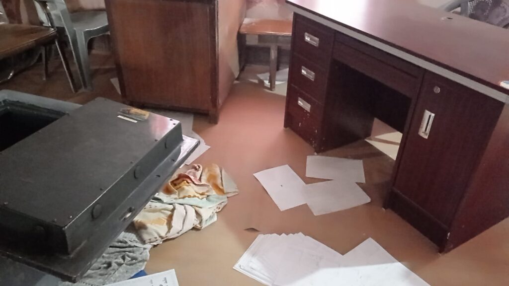 झापामा एकैरात दुई सहकारी संस्थाहरुमा तोडफोड र चोरी