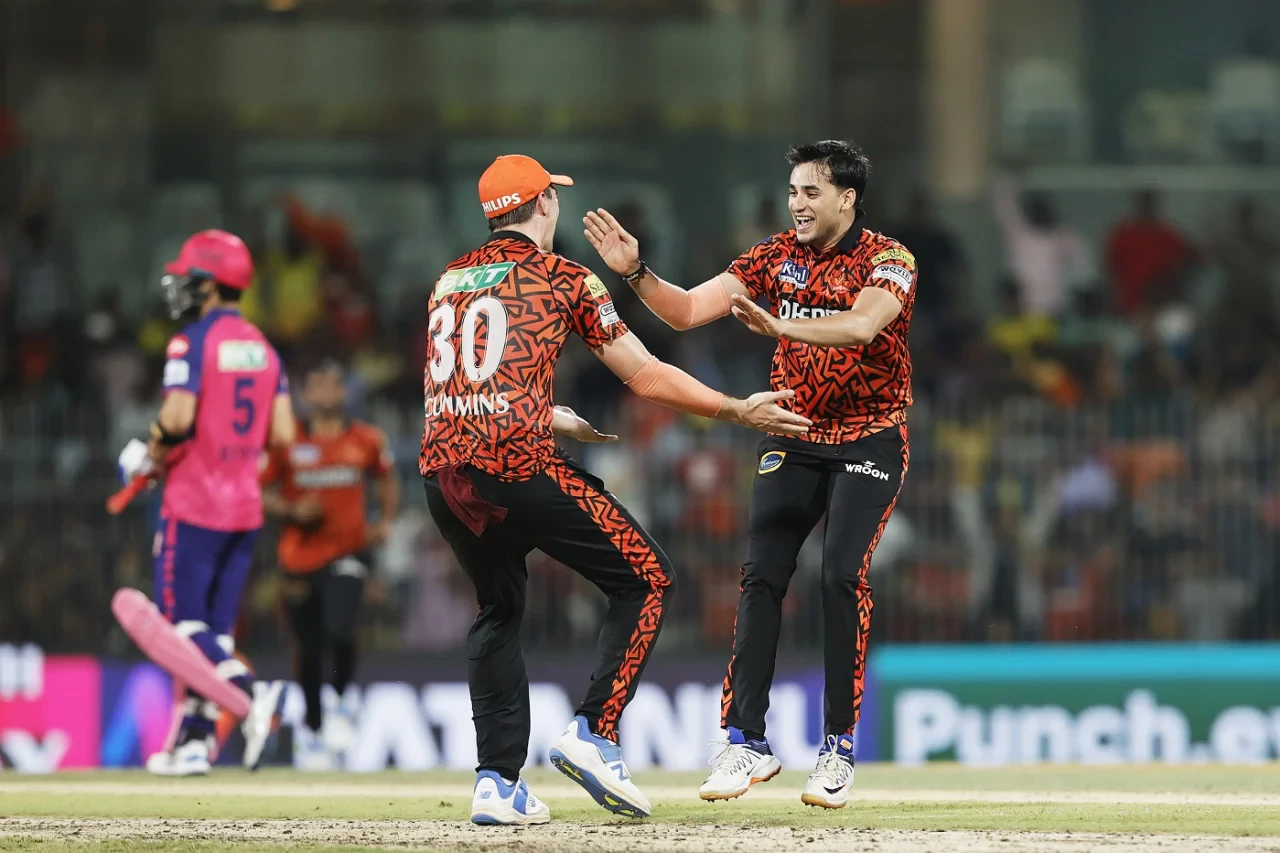 आईपीएलको फाइनलमा कोलकाता र हैदराबादको भिडन्त पक्का