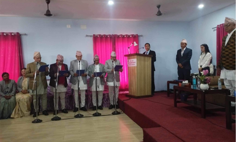 कोशी प्रदेशमा नवनियुक्त मन्त्रीहरूले लिए शपथ