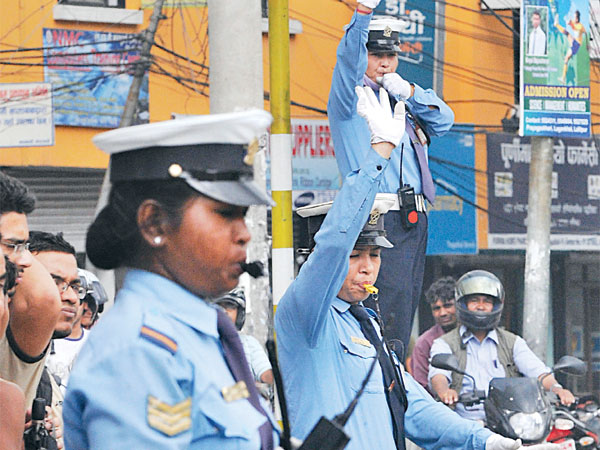 महिला ट्राफिक प्रहरीहरूले महिनावारिका ४ दिन सडकमा ड्युटी गर्नु नपर्ने
