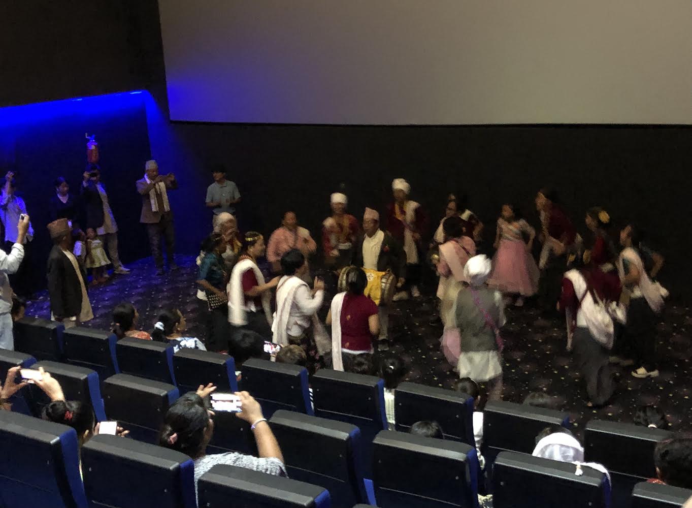 ‘गाउँ आएको बाटो’ हेर्न झाकी सहितको टोली