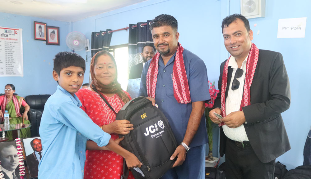 बाह्रदशी जेसीजद्धारा सामुदायिक विद्यालयमा अध्ययनरत विद्यार्थीको अभिभावकत्व ग्रहण