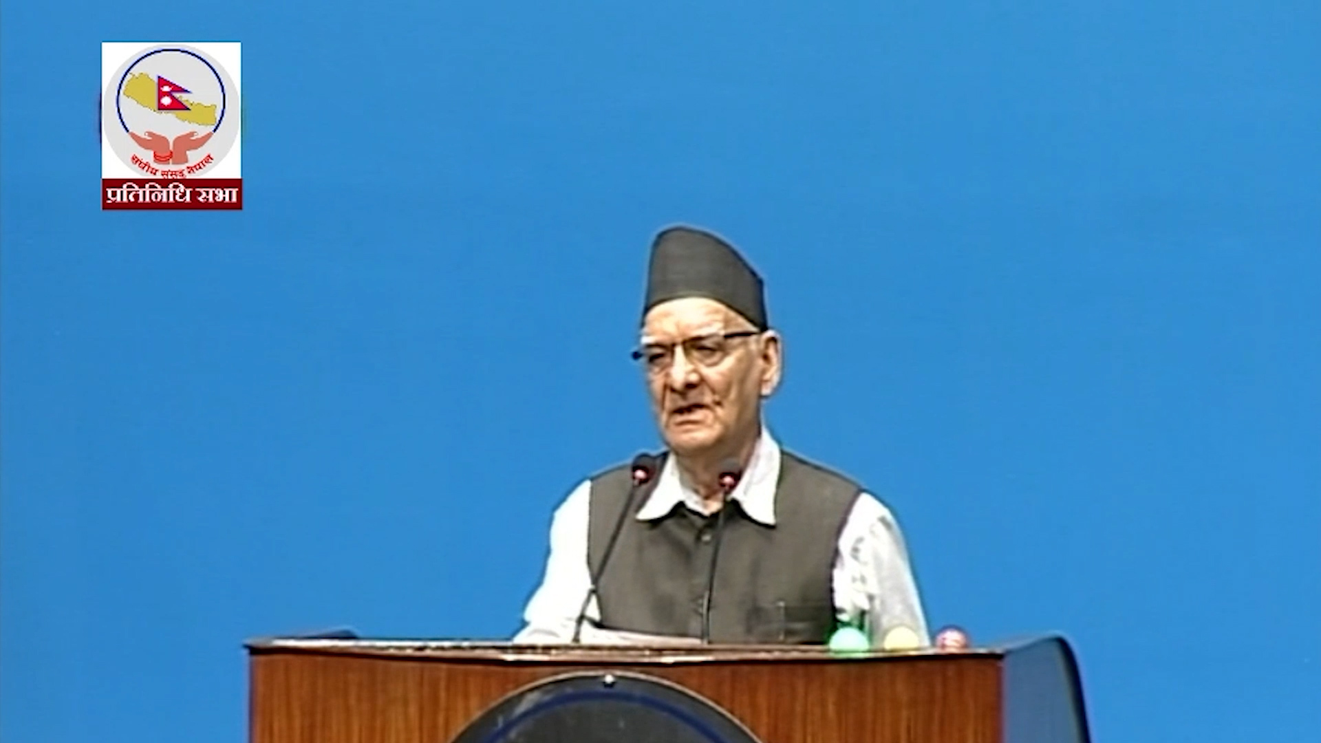 बजेट छलफलमा निदाए सांसद चित्रबहादुर केसी