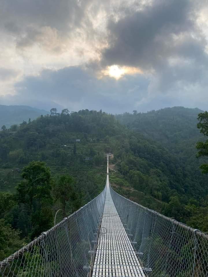 इलाममा पर्यटक लोभ्याउने ३६६ मिटर लामो झोलुङ्गे पुल