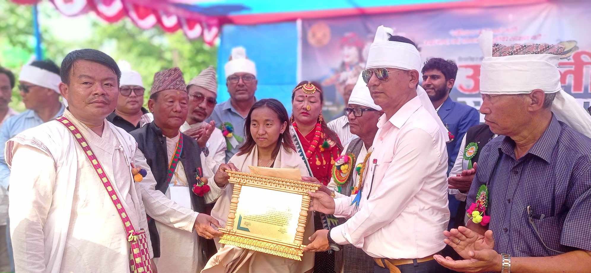 शिबसताक्षीमा फुटबलर प्रिती राई नगद ५५ हजार र सम्मानपत्रले सम्मानित