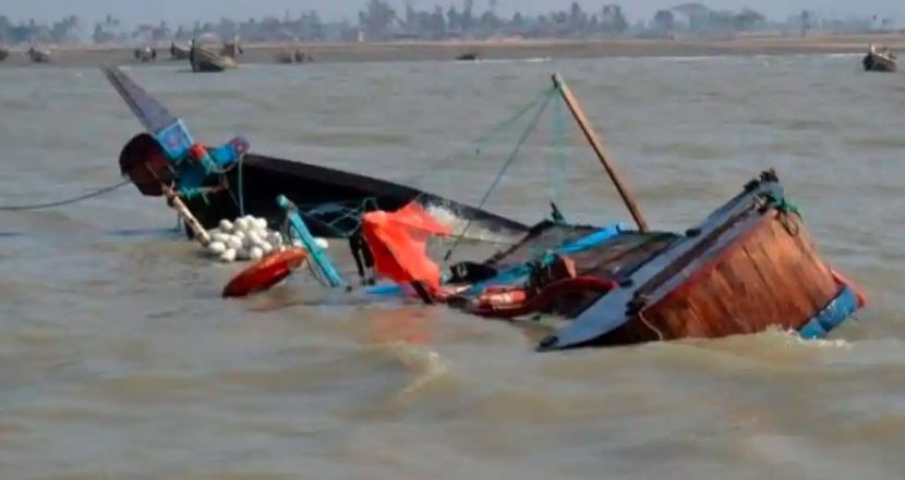 गङ्गा नदीमा डुङ्गा पल्टिँदा ६ जना बेपत्ता