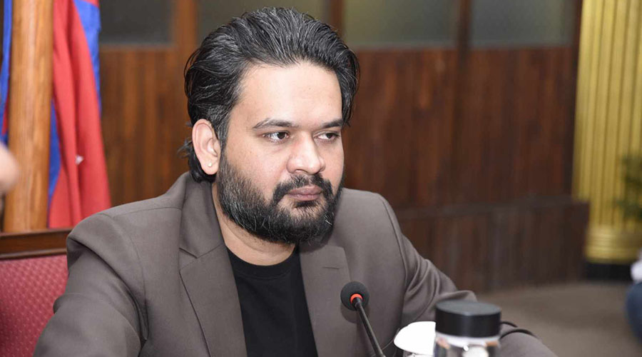 गिरीबन्धु काण्ड लुकाउन जनता नझुक्याउनु भन्दै ओलीप्रति बालेनको आक्रोश