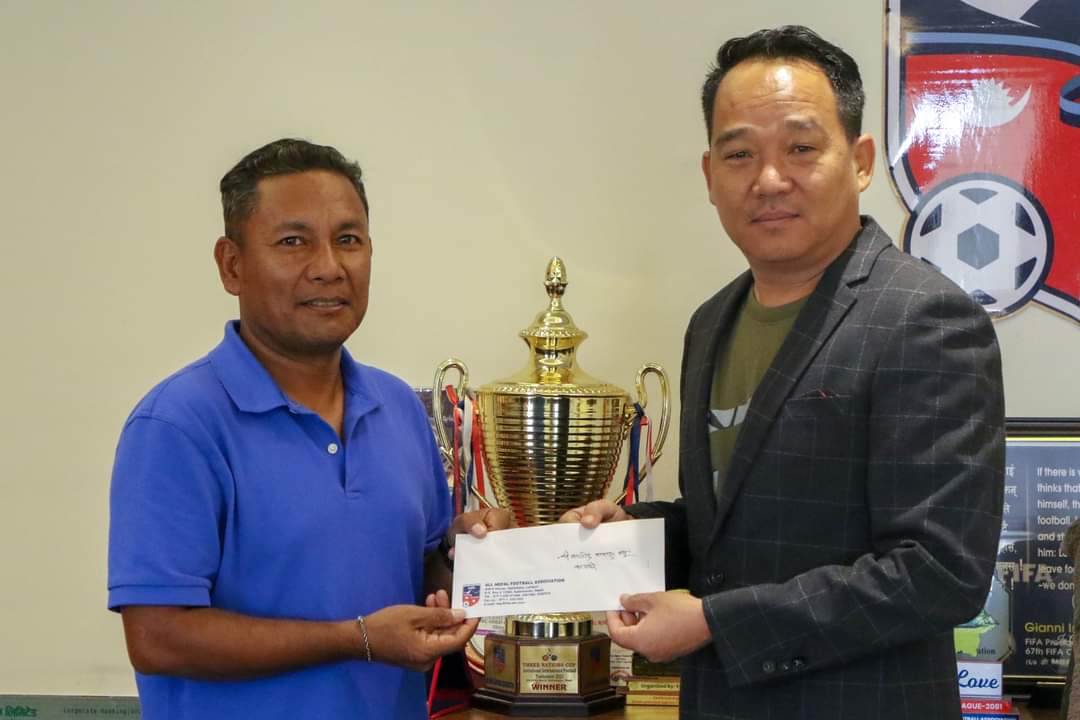 महिला राष्ट्रिय फुटबल टोलीको मुख्य प्रशिक्षकमा राजेन्द्र तामाङ नियुक्त