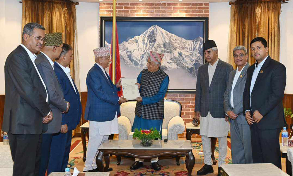 दाबी पेश गरेर देउवा–ओली सहितका नेताहरु शीतल निवासबाट बाहिरिए