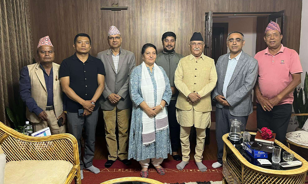 प्रधानमन्त्री नियुक्त भएपछि पुर्वराष्ट्रपति भण्डारी भेट् पुगे ओली