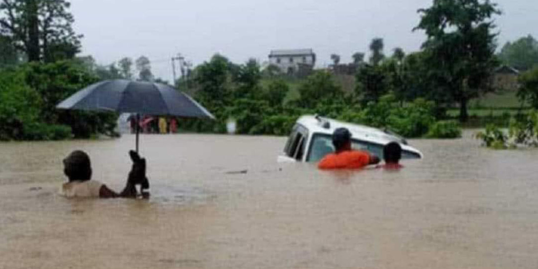 मेयर चढेको गाडी खहरे खोलामा भासियो