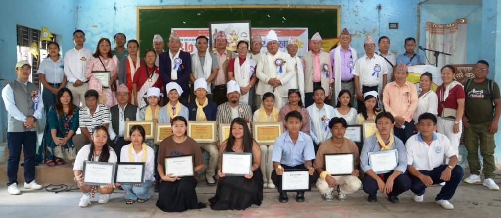 यायोक्खाद्धारा झापाका पत्रकार खम्बू पुरस्कृत