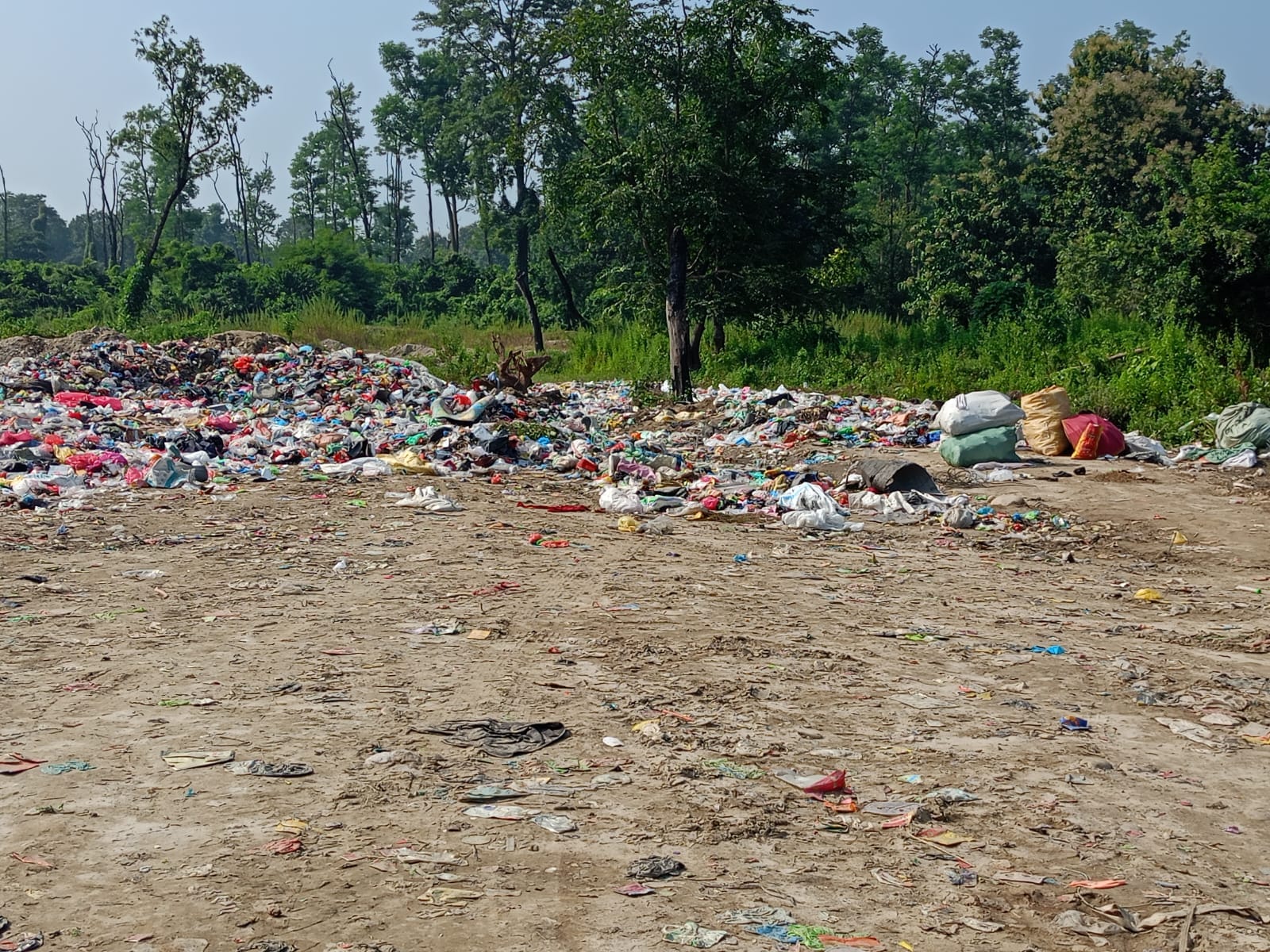 दमकको हेपाहा प्रविर्तीः चुलाचुलीको वस्ती नजिक फोहोको डंगुर, स्थानिय विरोधमा