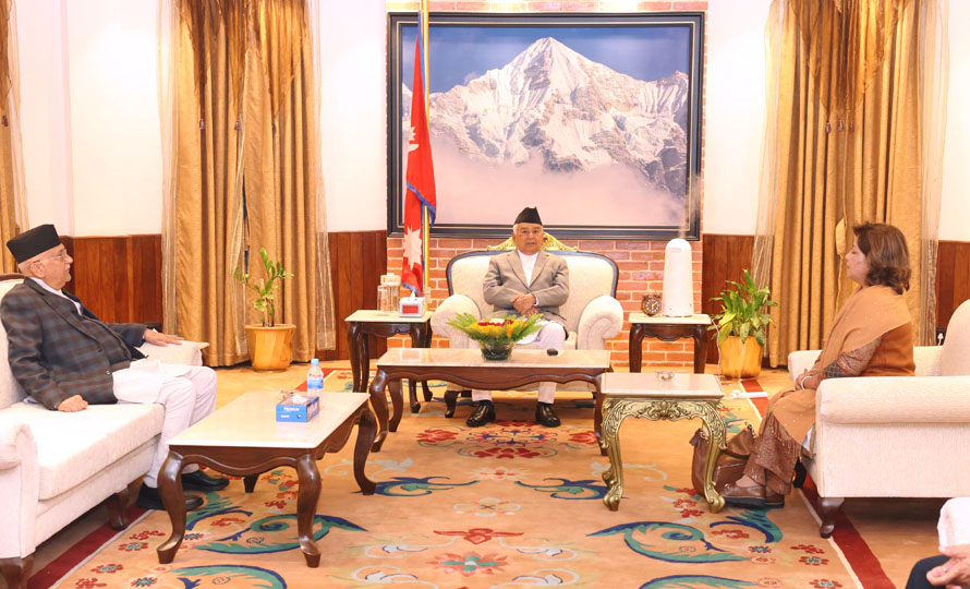 राष्ट्रपतिसँग भेटेर प्रधानमन्त्रीले गराए चीन भ्रमणको जानकारी